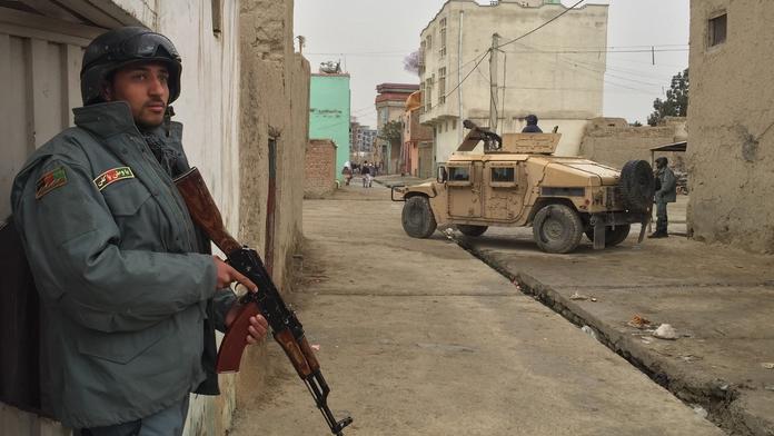 Taliban zaútočil na policejní konvoj, exploze zabily 40 lidí