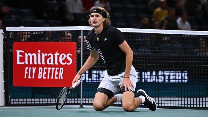 Alexander Zverev na kolenou