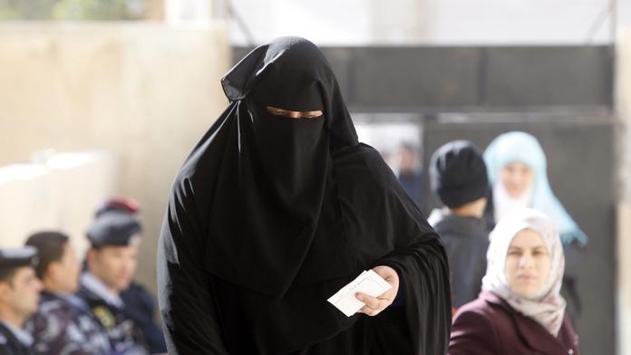 Svět podle muslimů: Dívky při běhání přijdou o panenství!
