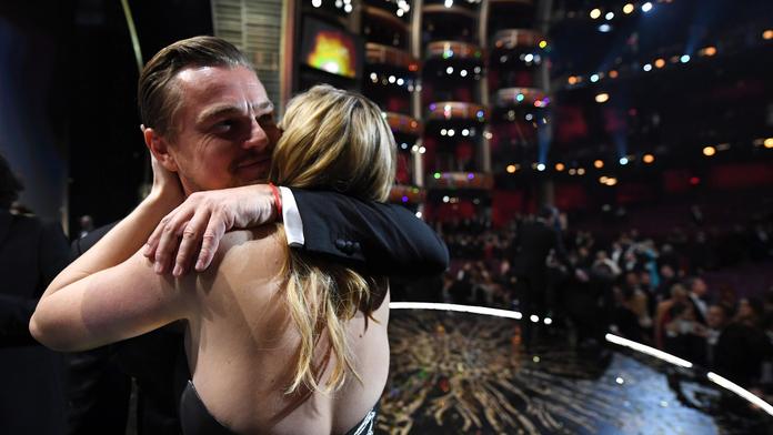 OSCAR 2016: DiCaprio sklízel potlesk ve stoje, konečně vyhrál