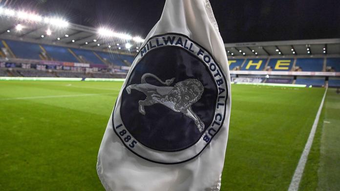 Bučet kvůli pokleknutí není rasismus, tvrdí fanoušci. Klub nesouhlasí