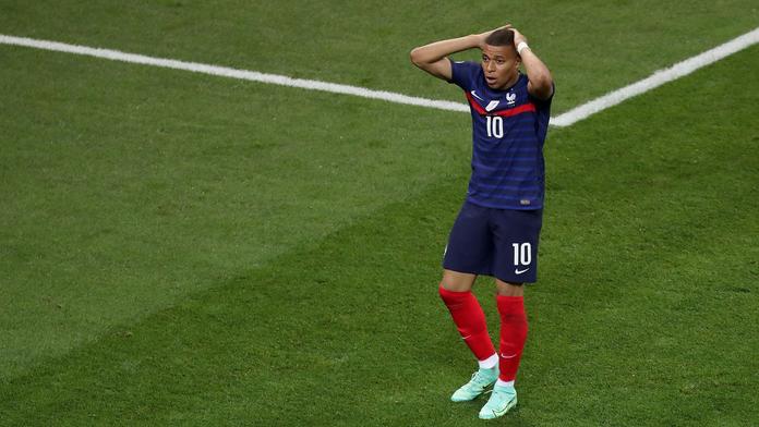 Selhal jsem, za penaltu se omlouvám, kaje se Kylian Mbappé