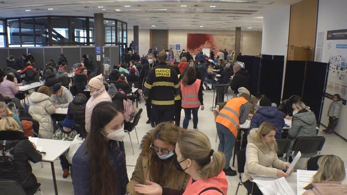 Chceme dostat sirotky pryč z válečných zón, říká ředitel pěstounské organizace