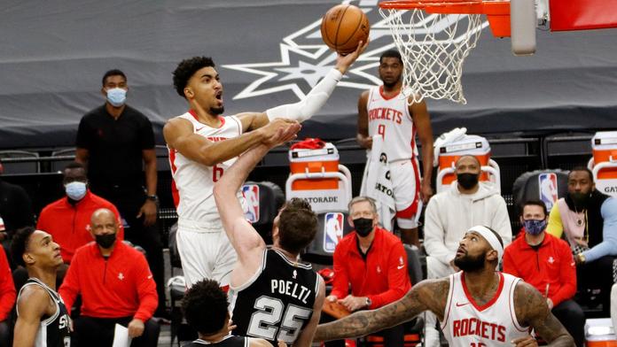Jde to i bez Hardena. Houston slaví výhru, Jokič drtil Golden State