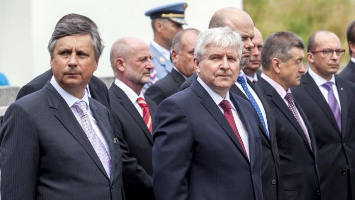 Rusnokovi ministři "podojili" stát i po odchodu z funkce. O statisíce!