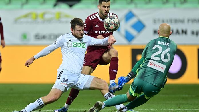 Karviná vzdorovala Spartě marně, Slavia nedala penaltu