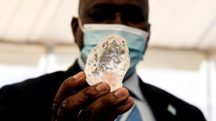 Mimořádný objev! V Africe našli obří diamant, je třetí největší v historii