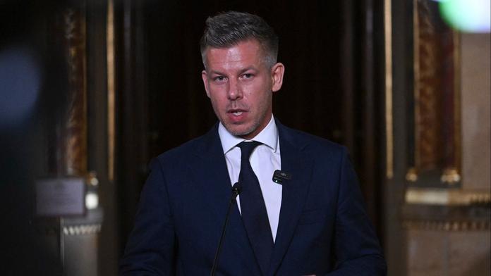 Poslanci v Maďarsku odvolali prezidenta. Zákon o svém konci musí podepsat sám