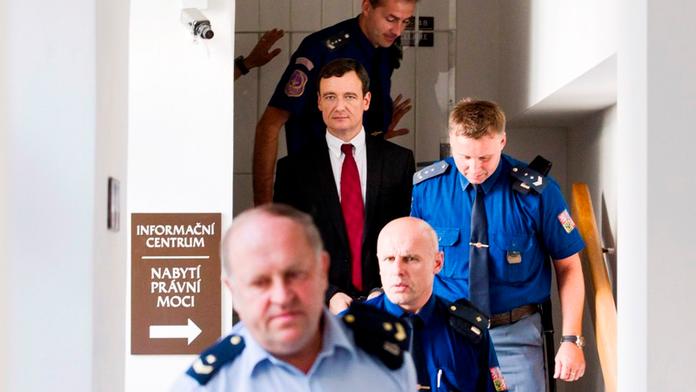 Rathovi se nelíbí čtrnáctimilionová kauce, podal stížnost na její výši