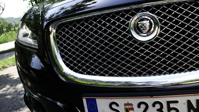 UKRADLI JAGUARA! Zloděj odvezl z autosalonu AUTA ZA 3 MILIONY