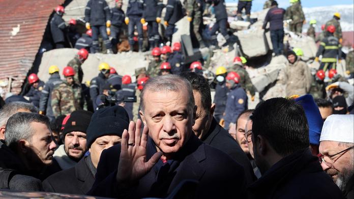 Erdogan v oblasti zasažené zemětřesením