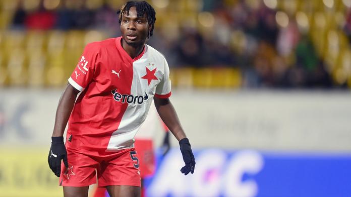 UEFA rozhodla o trestu pro obránce Slavie. V boji o EL bude Pražanům chybět