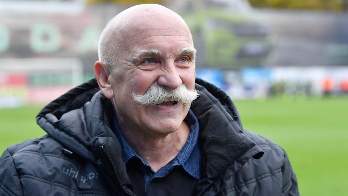 Sudí Jirků slaví 70. Teprve jdu do mužů, vtipkuje. Derby ho dodnes bolí
