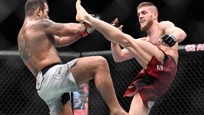 To byla řežba! Podívejte se na to nejlepší z UFC v Praze