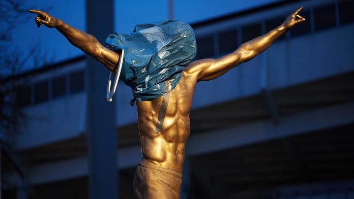 Zlatanova socha v plamenech! Fanoušci Malmö cítí křivdu