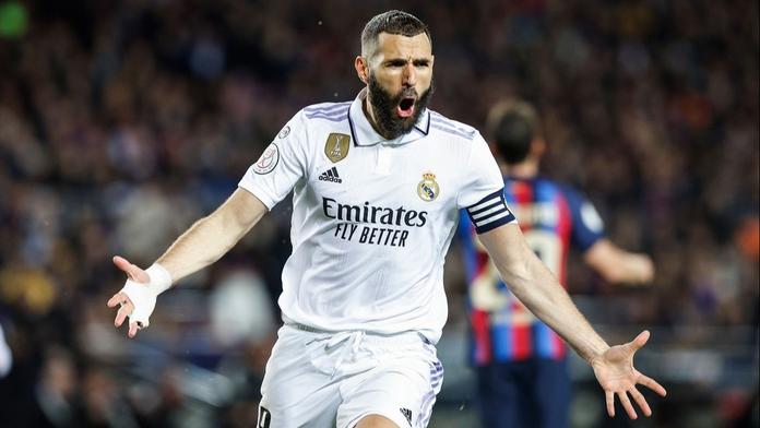 Benzema hattrickem popravil Barcu. Real ovládl El Clásico a je ve finále poháru