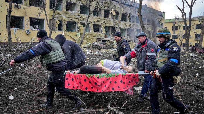 Fotografie po útoku na porodnici v Mariupolu, 10. 3. 2022