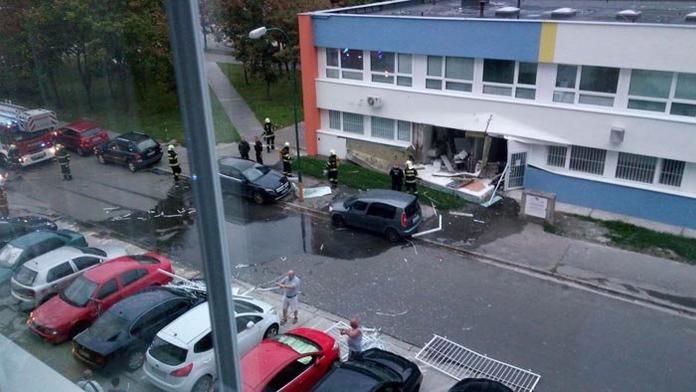 Bratislavskou poliklinikou otřásl výbuch! Poškodil budovu i auta