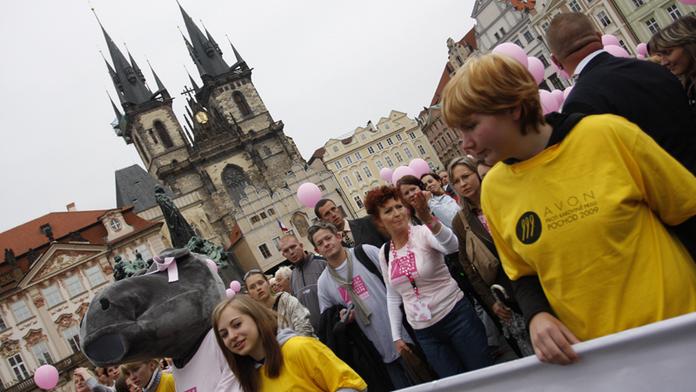 Centrem Prahy projde Avon Pochod proti rakovině prsu