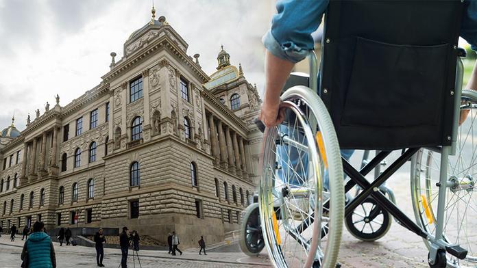 "Važte si toho!" řekla ochranka vozíčkáři a vyhodila ho z muzea