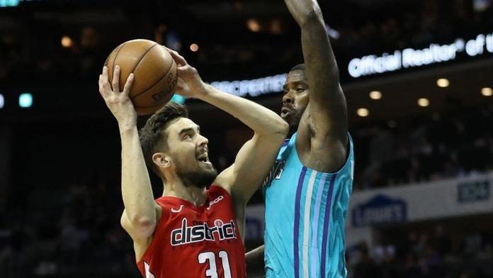 Satoranský zaznamenal 15 bodů, Wizards ale nestačili na Hornets!