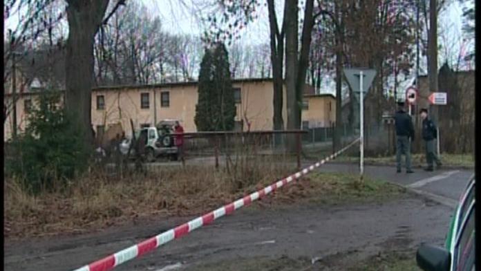 Přepadli na ulici ženu a hodili ji do řeky