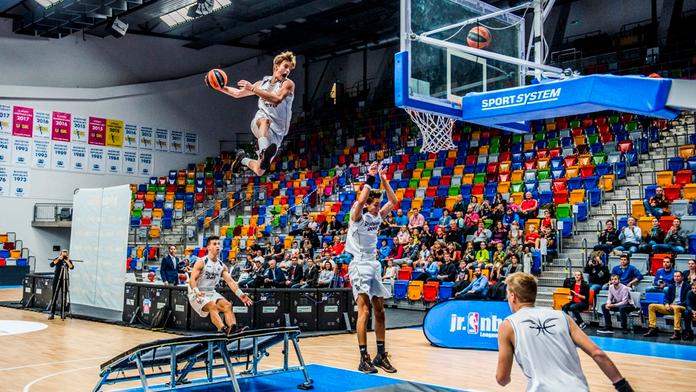 Junior NBA League rozlosována. Dresy Warriors oblékne Sadská!