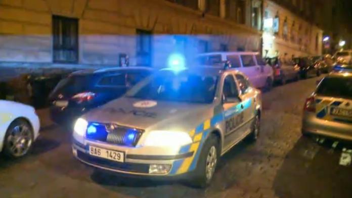 Vánoční tragédie: Rodina našla ubodanou babičku, muž zabil kladivem kolegu