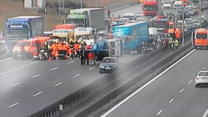 Dálnici D1 u Prahy ucpala hromadná nehoda, směr na Brno se zastavil!