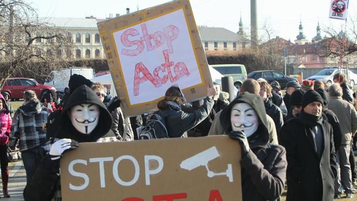 Stop cenzuře interentu! Lidé protestují proti smlouvě ACTA