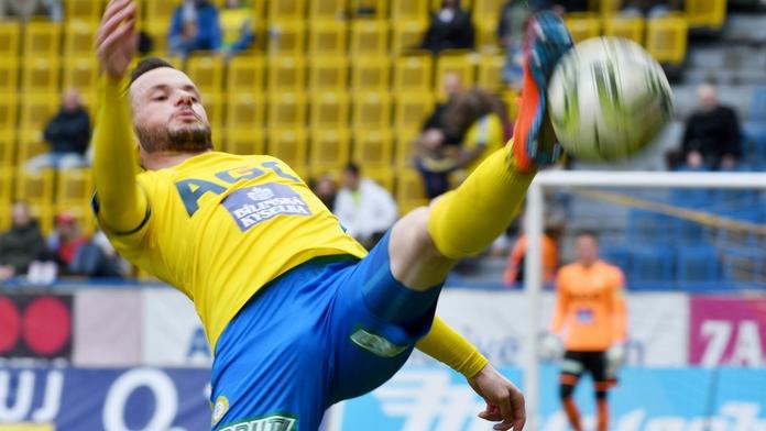 Šílenost v Teplicích: Domácí prohráli 0:8, dostali i červenou