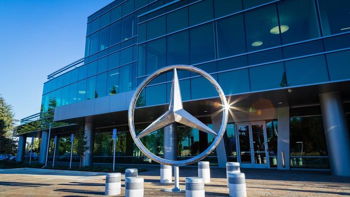 Mercedes staví u Prahy obrovský sklad dílů pro celý svět!