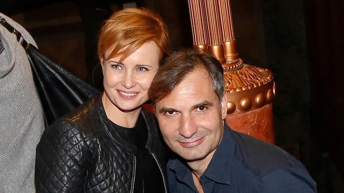 Macháček a Schneiderová překvapili. Fotky z exotické svatby v Thajsku