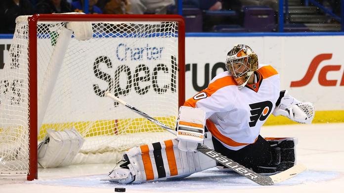Neuvirth dlouho trápil lídra, Kane natáhl sérii a vyrovnal Crosbyho