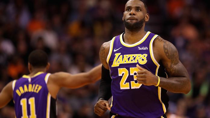 LeBron James zářil a Lakers mají nejvíce výher ze všech týmů NBA!