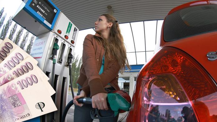 Pohonné hmoty dál zlevňují! Litr nafty koupíte i za 25 Kč. PŘEHLED
