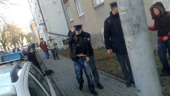 LUPIČ MĚL PECH! Přepadl poštu a za 70 minut ho chytli...