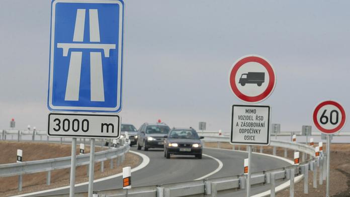 NOVINKY NA SILNICÍCH: Od 1. ledna čekají na řidiče tyto změny