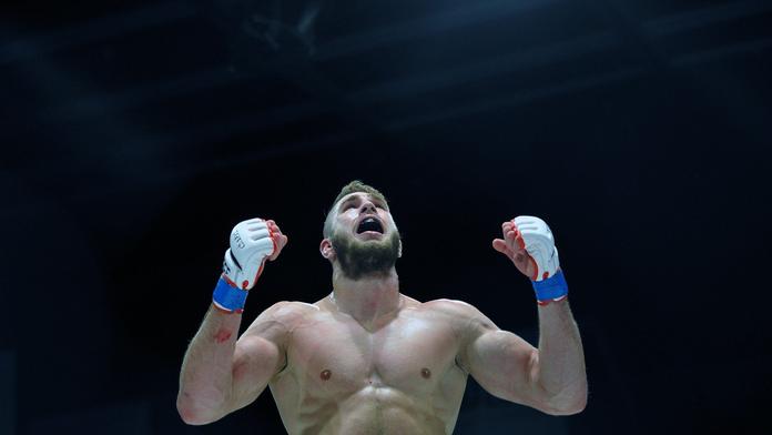 Historický moment českého MMA! Procházka vybojoval titulový pás