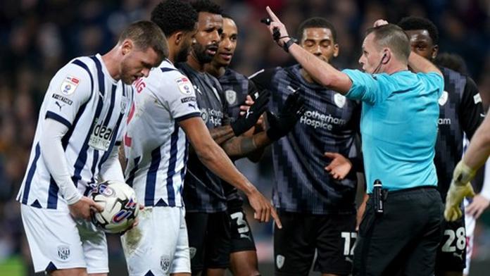 Šokující zářez v Anglii. Rozhodčí pískl naprosto nepochopitelnou penaltu