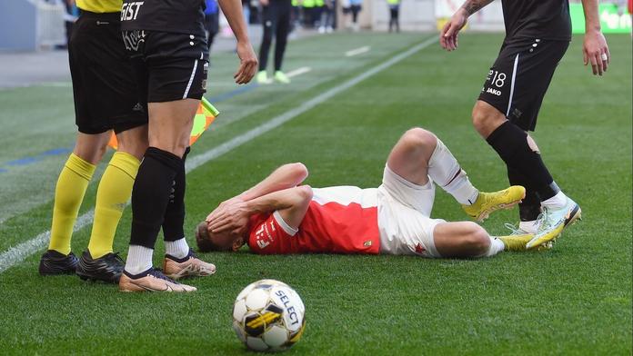 Divadelní představení slávisty Douděry. Říká si nahlas o Thálii, píší fanoušci