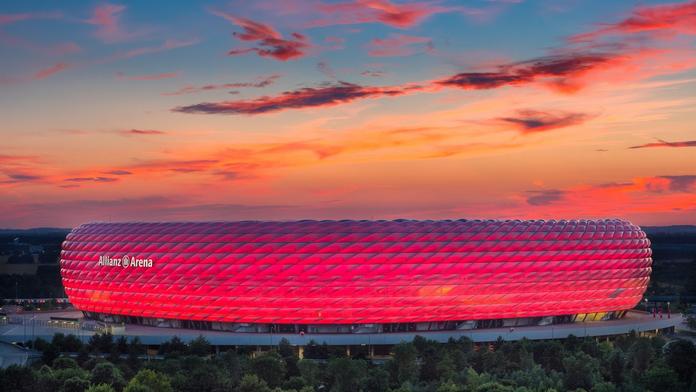 Šetří se už i v Bayernu. Německý velkoklub zhasíná osvětlení stadionu
