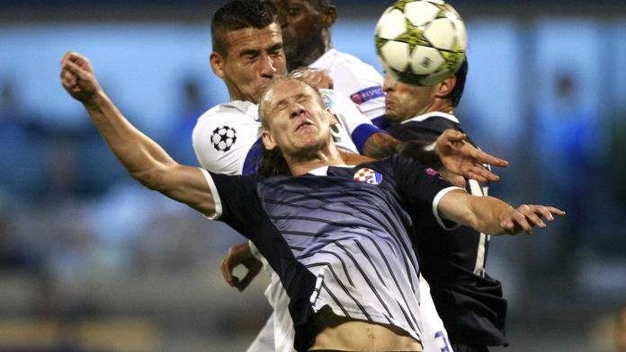 Chorvatský fotbalista Vida si otevřel pivo, a zaplatí 100 tisíc eur