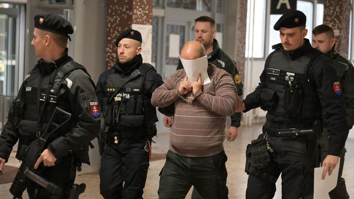 Policista měl ubít k smrti muže kvůli láhvi alkoholu