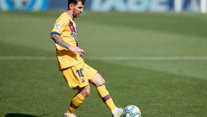 Rekordman Messi zničil Alavés a překonal legendu Xaviho