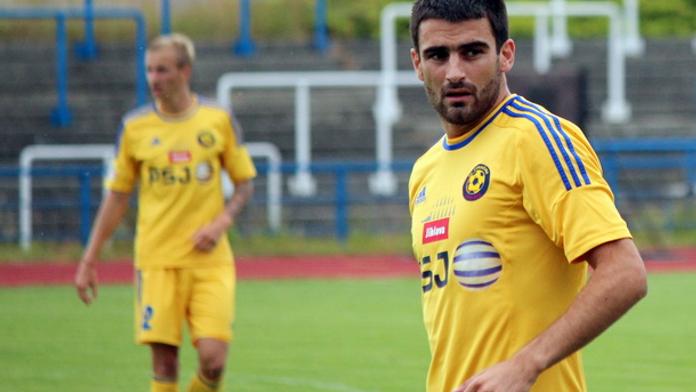 Mohl hrát fotbal v Jihlavě, teď dostal revolver ke spánku