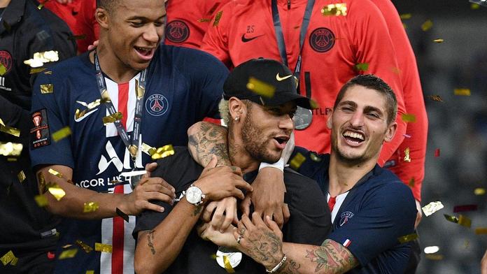 Neshody v PSG? Mbappé vyhodil Neymara z týmové fotky! VIDEO