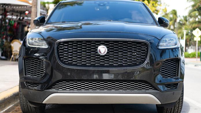 Policie neměla čas. Manželé si vypátrali odcizené auto sami a "ukradli" si ho zpět