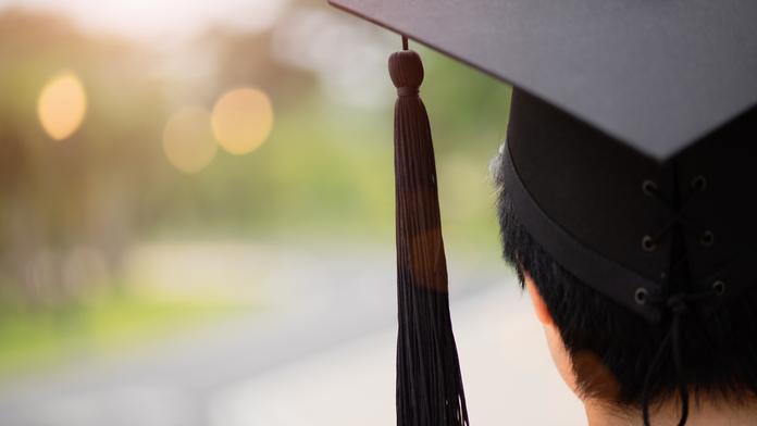 Student úspěšně zakončil studium
