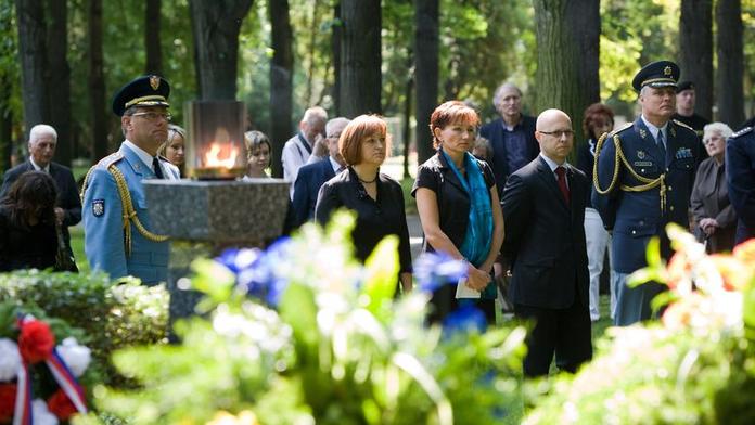 Političtí vězni uctili v pražských Ďáblicích památku svých padlých přátel